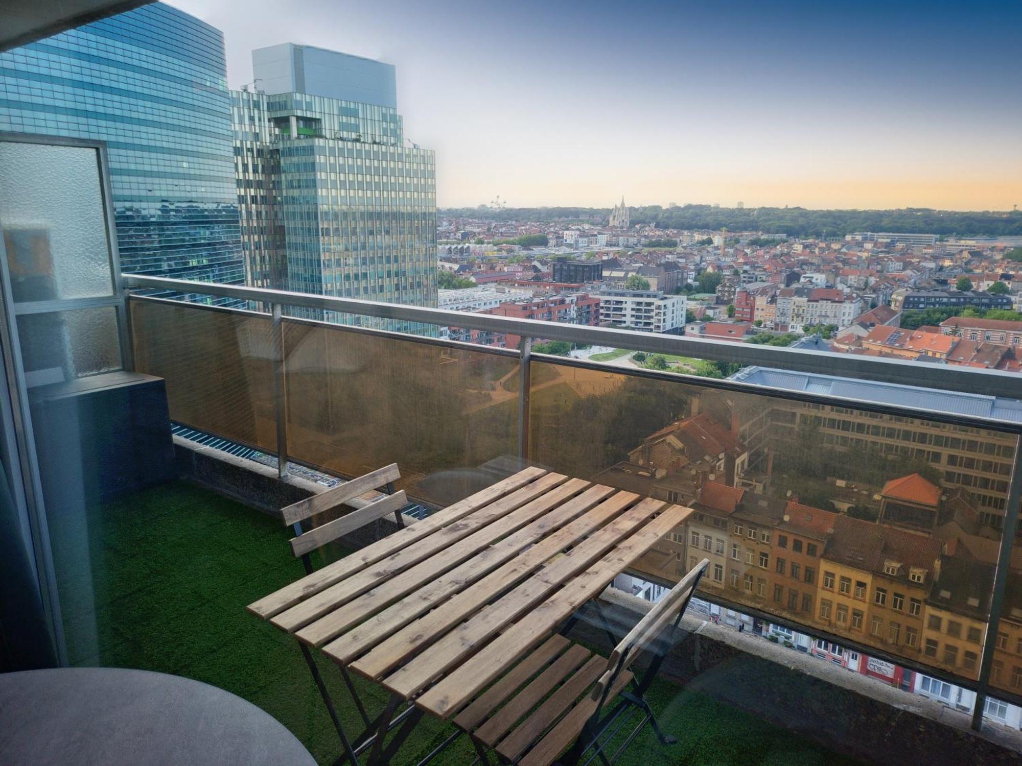 Studio Avec Vue Panoramique Et Parking Gratuit Bruxelles Exterior foto